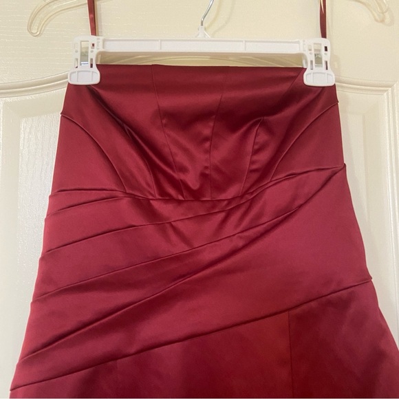 Elegant Burgundy Strapless Dress - Picture 3 of 10